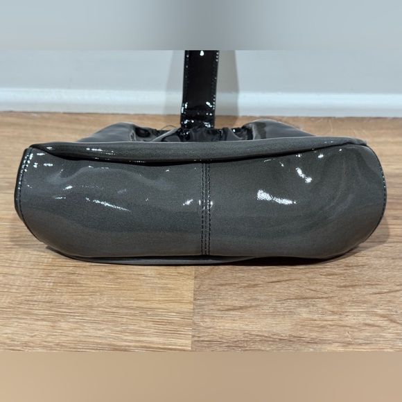 NEW HOBO Vintage Y2K Ombré Black Patent Leather Wristlet/Clutch - Picture 3 of 7